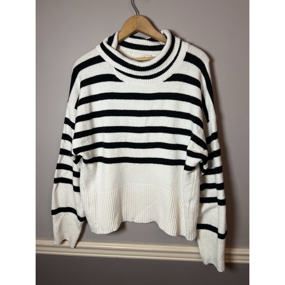 A New‎ Day Pullover Sweater Womens Medium black, off white Striped Long Sleeve